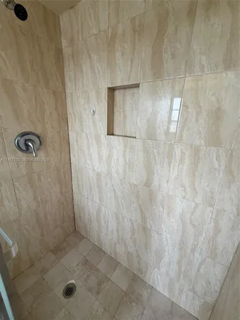 $2,100 | 620 Northeast 12th Avenue, Unit 408, Hallandale Beach, FL 33009