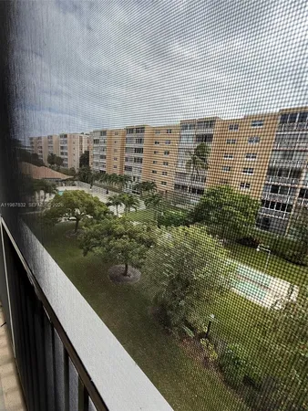 $2,100 | 620 Northeast 12th Avenue, Unit 408, Hallandale Beach, FL 33009