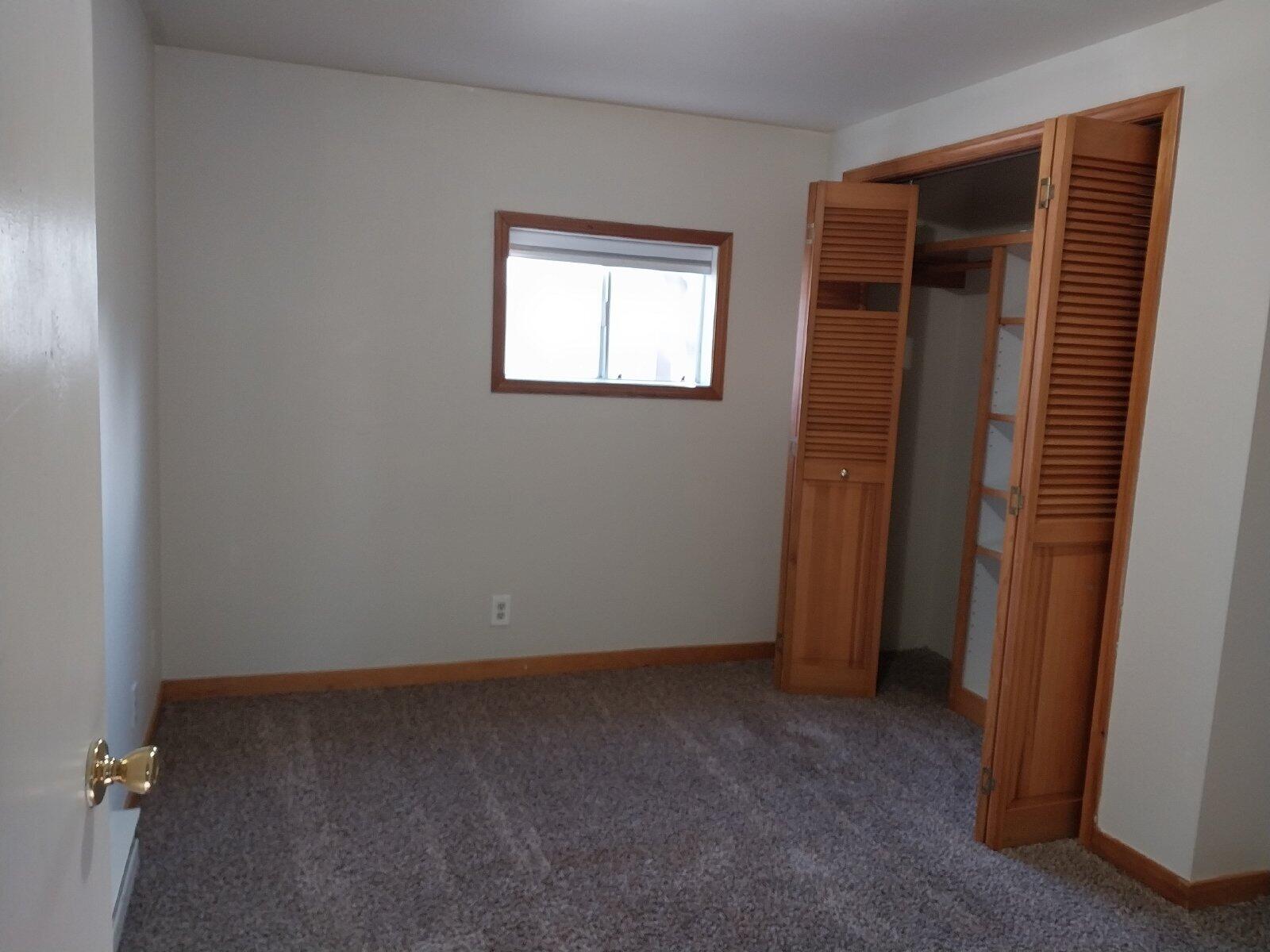 433 Southeast 9th Street Madras, OR 97741 - Photo 20 of 27 Bedroom in small unit