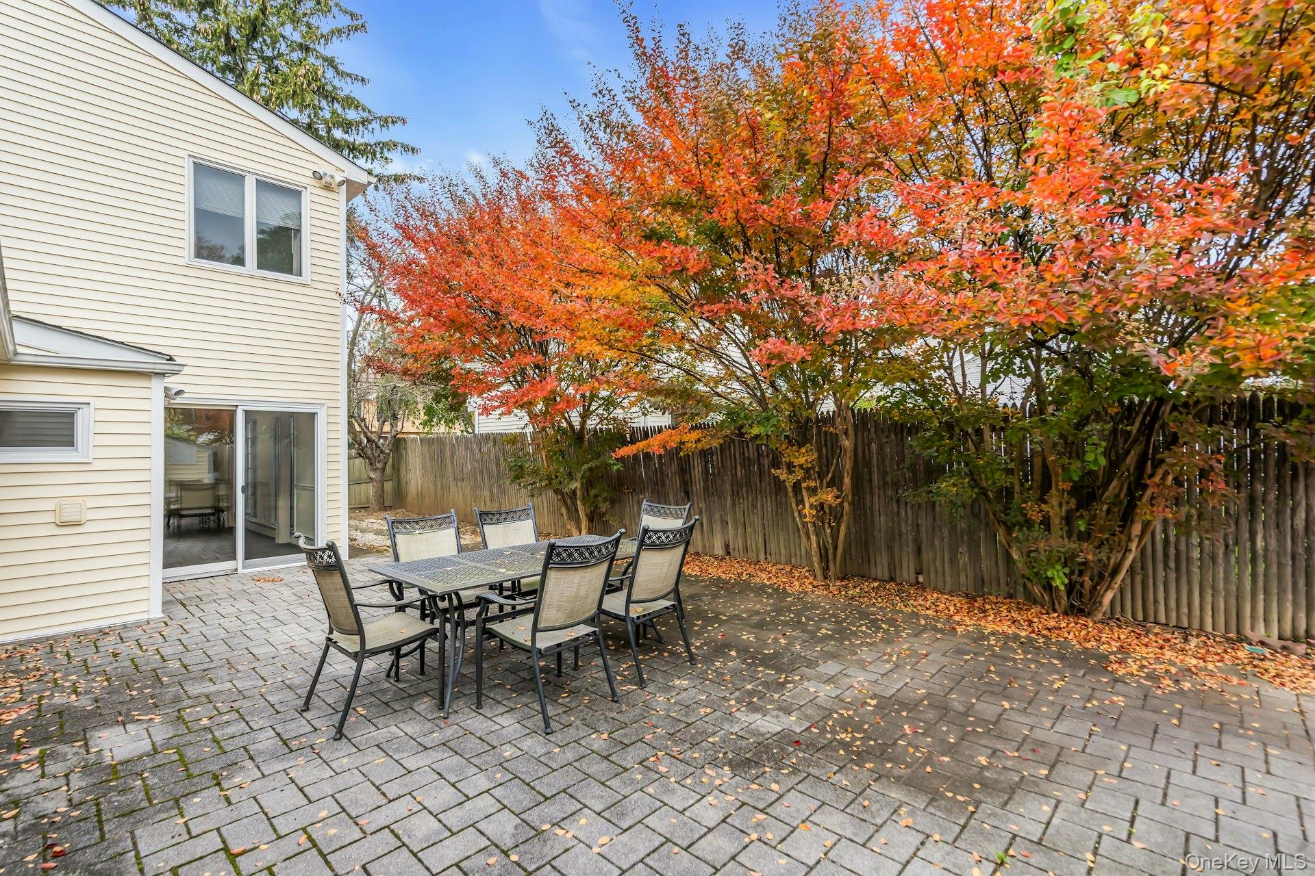 4 Greenway Drive Syosset, NY 11791 - Photo 14 of 29 a view of a outdoor space with a table and chairs