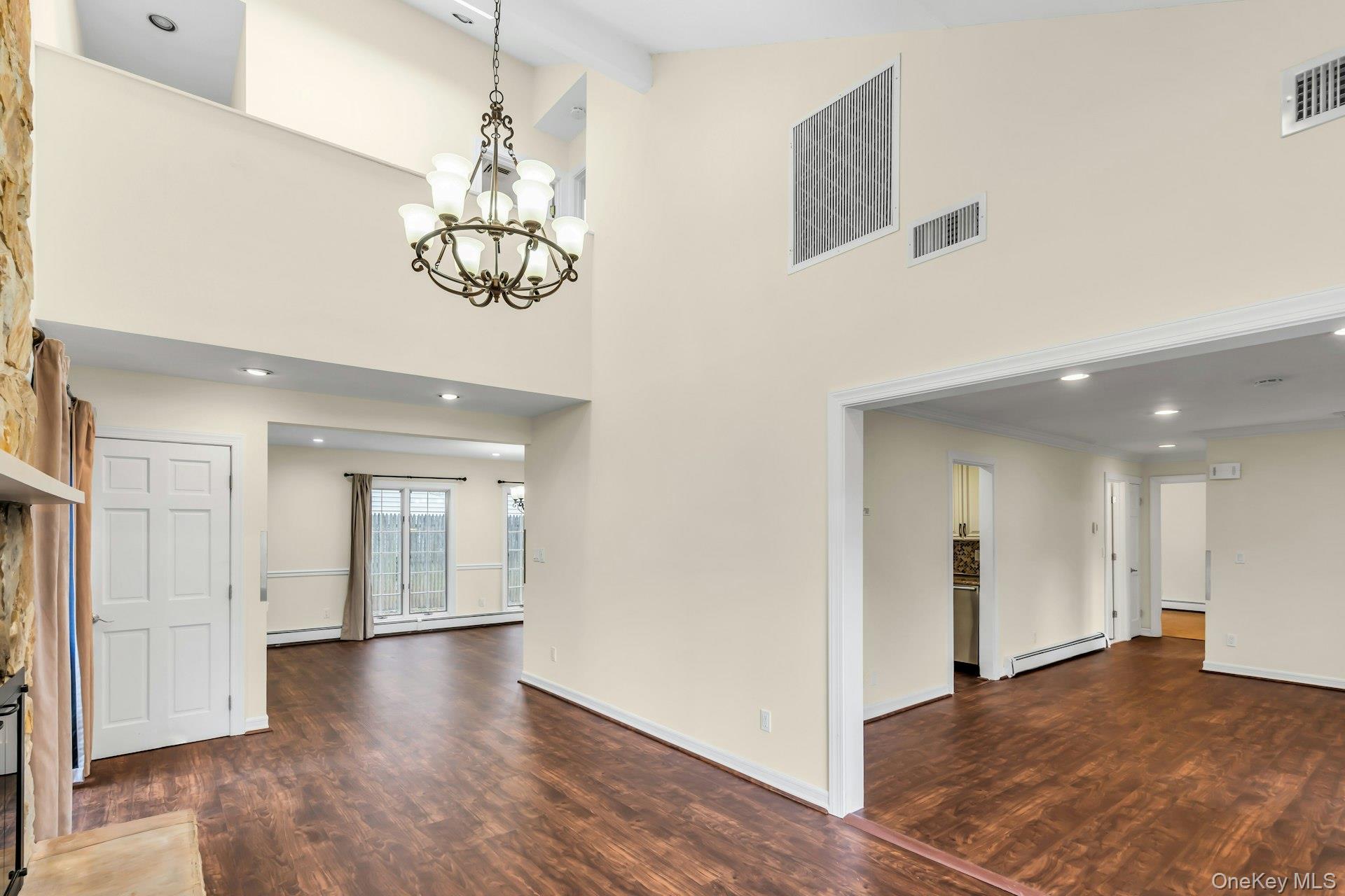 4 Greenway Drive Syosset, NY 11791 - Photo 4 of 29