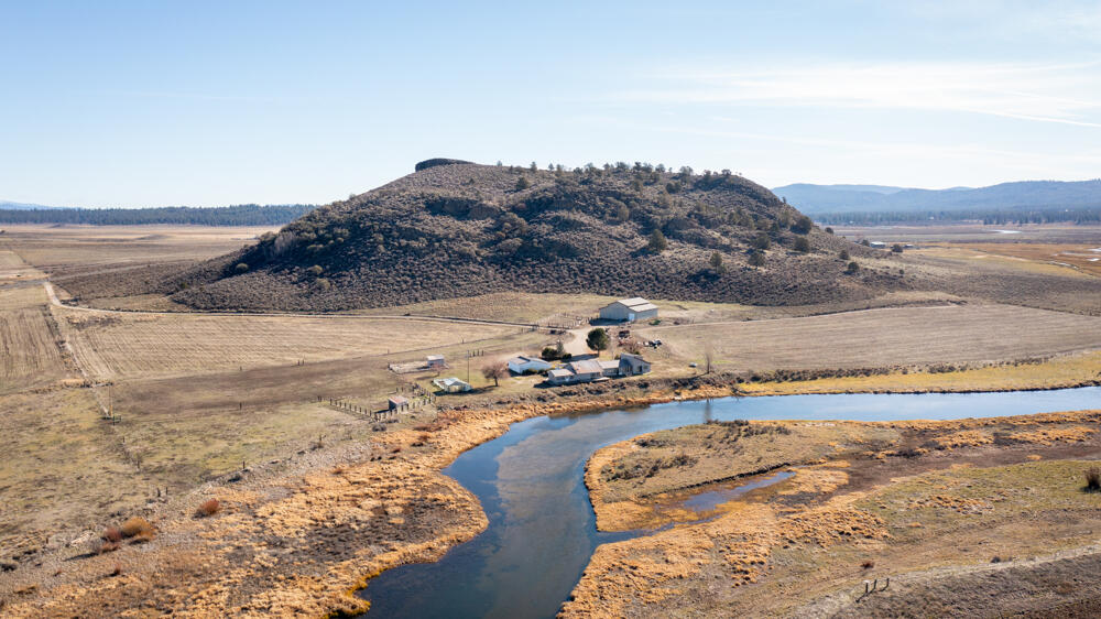 21550 Sprague River Road Chiloquin, OR 97624 - Photo 33 of 34 Aerial view of barn, property and Watchdog Butte
