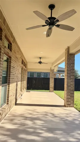 a view of backyard of the house