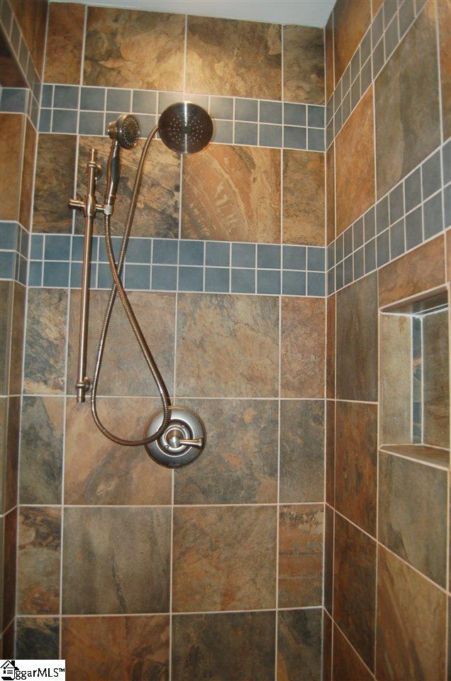 17 Cobblestone Road Greenville, SC 29615 - Photo 12 of 24 Gallery Image 12