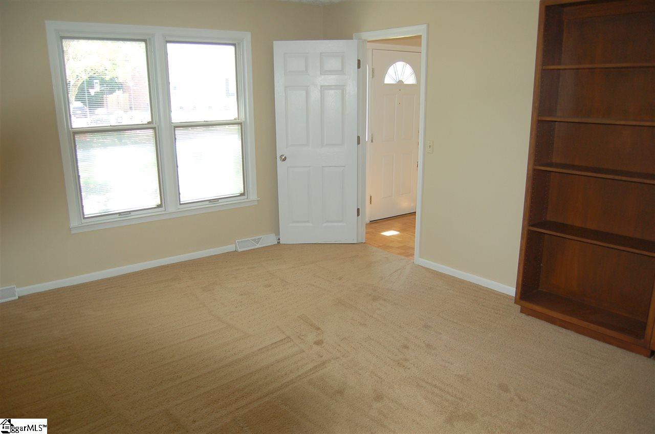 17 Cobblestone Road Greenville, SC 29615 - Photo 3 of 24 Gallery Image 3