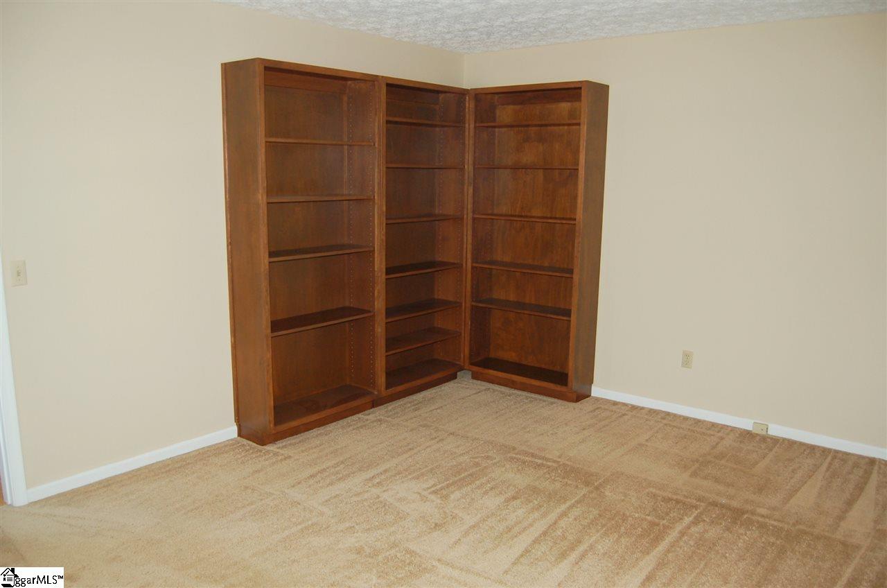 17 Cobblestone Road Greenville, SC 29615 - Photo 4 of 24 Gallery Image 4