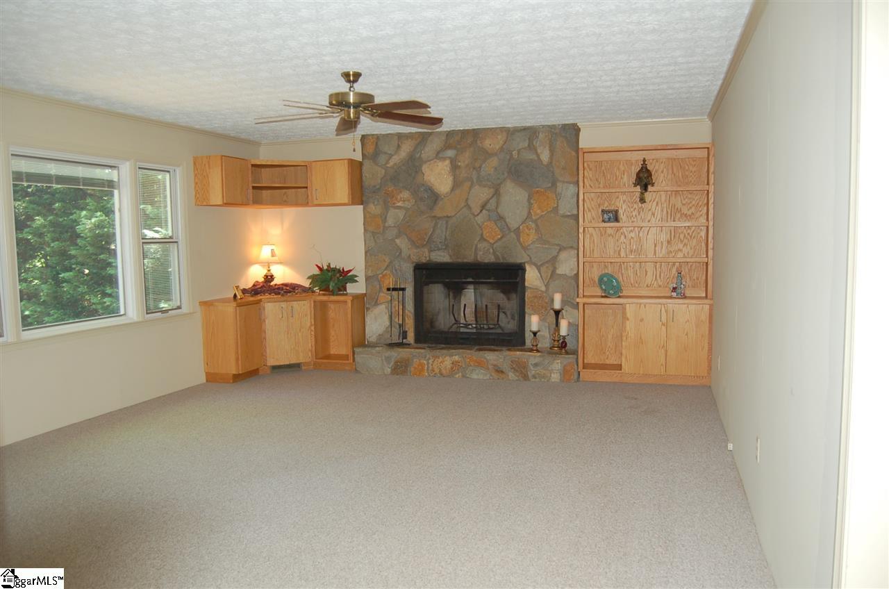 17 Cobblestone Road Greenville, SC 29615 - Photo 6 of 24 Gallery Image 6