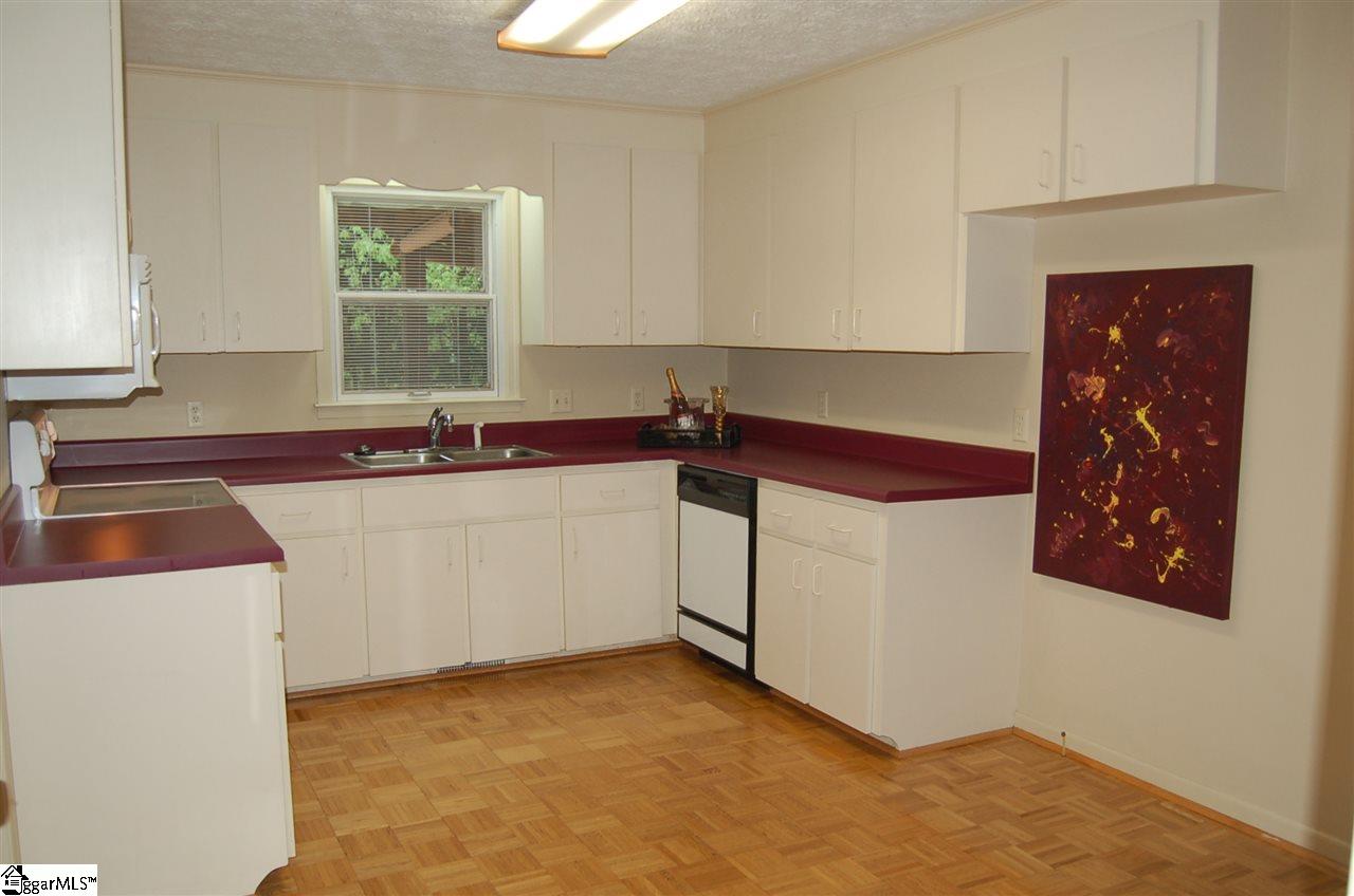 17 Cobblestone Road Greenville, SC 29615 - Photo 7 of 24 Gallery Image 7