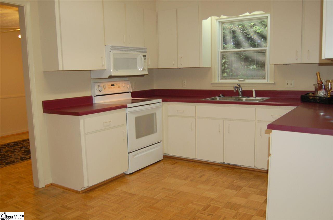 17 Cobblestone Road Greenville, SC 29615 - Photo 8 of 24 Gallery Image 8
