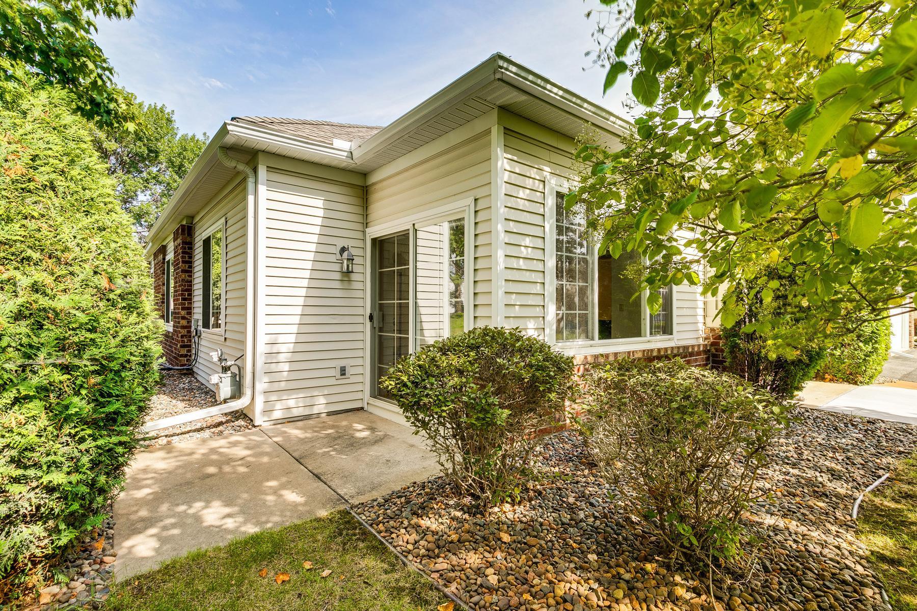 5895 Prairie Ridge Drive Shoreview, MN 55126 - Photo 5 of 29 Gallery Image 5