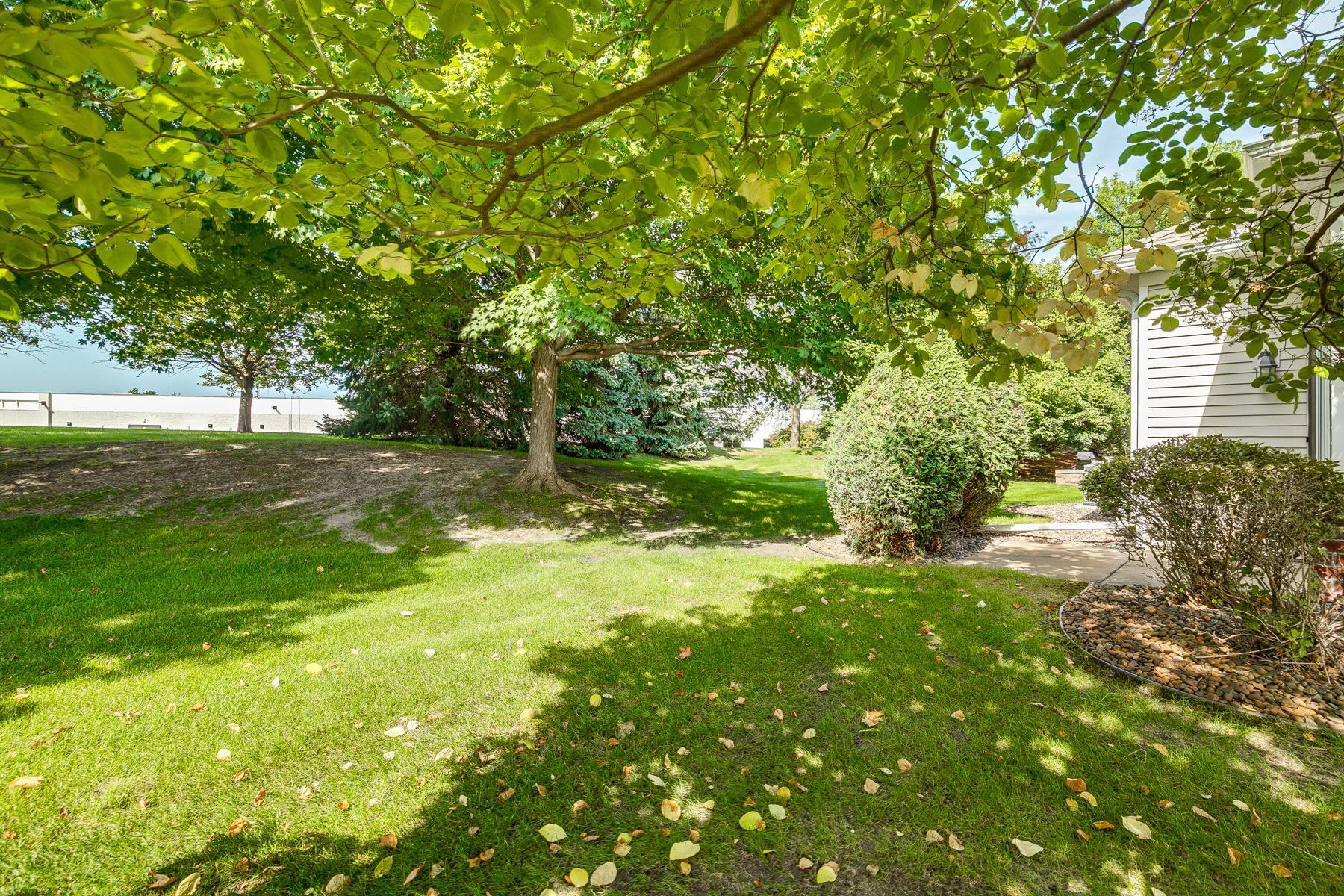 5895 Prairie Ridge Drive Shoreview, MN 55126 - Photo 6 of 29 Gallery Image 6
