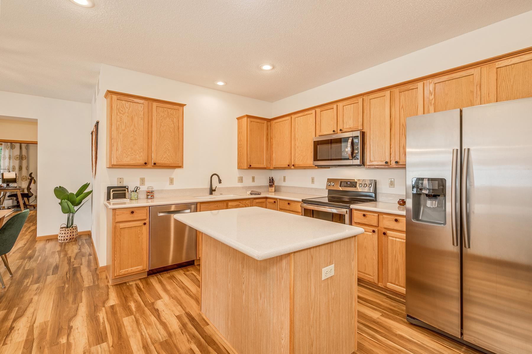 5895 Prairie Ridge Drive Shoreview, MN 55126 - Photo 8 of 29 Gallery Image 8