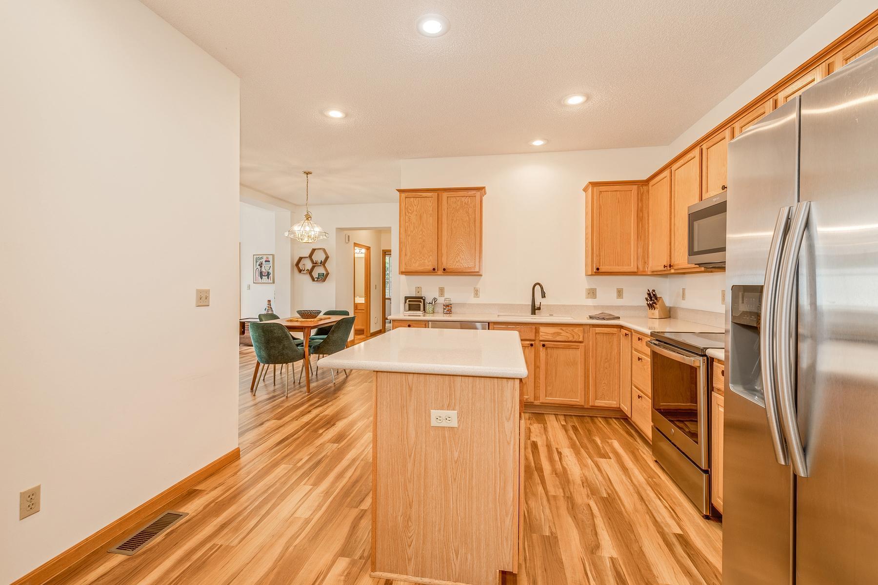 5895 Prairie Ridge Drive Shoreview, MN 55126 - Photo 10 of 29 Gallery Image 10