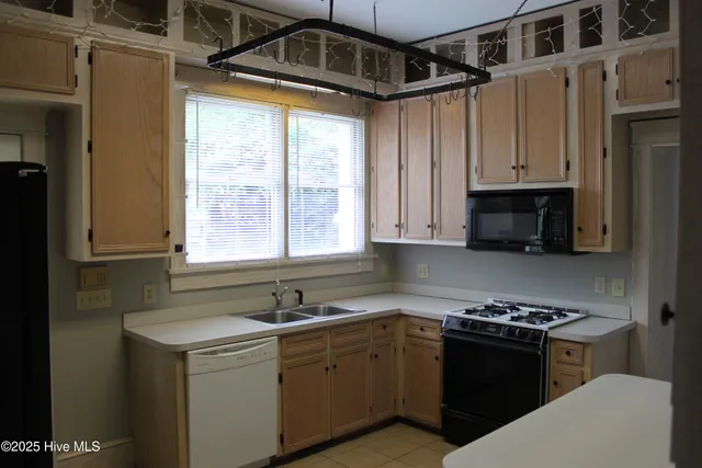 $2,625 | 301 South Eastern Street, Greenville, NC 27858