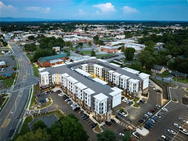 $1,350 | 501 West Waugh Street, Unit B1, Dalton, GA 30720