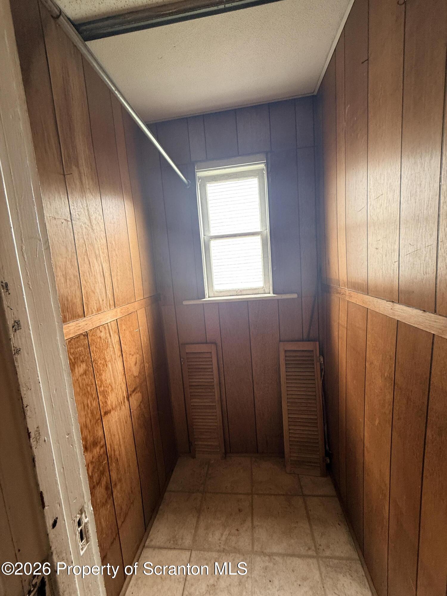 2045 Edna Avenue Scranton, PA 18508 - Photo 20 of 44 a view of entryway