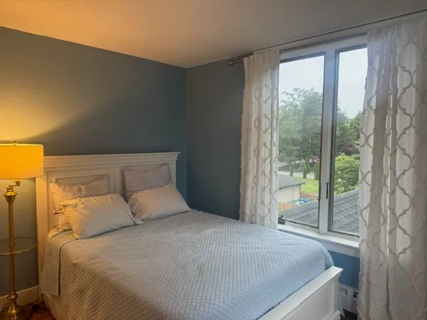 $3,300 | 158 Narragansett Avenue, Unit 1C, Newport, RI 02840