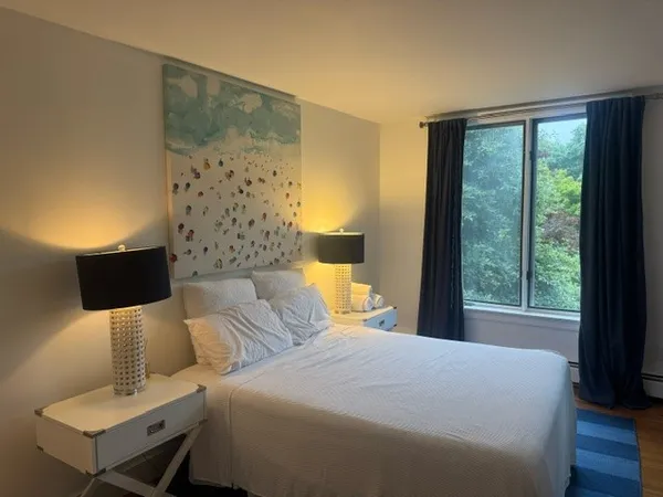 $3,300 | 158 Narragansett Avenue, Unit 1C, Newport, RI 02840