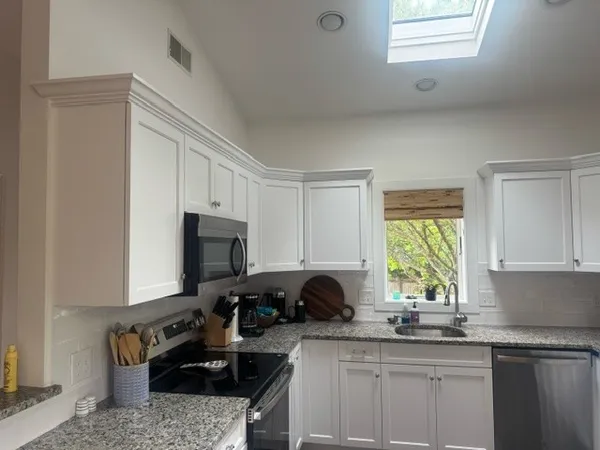 $3,300 | 158 Narragansett Avenue, Unit 1C, Newport, RI 02840