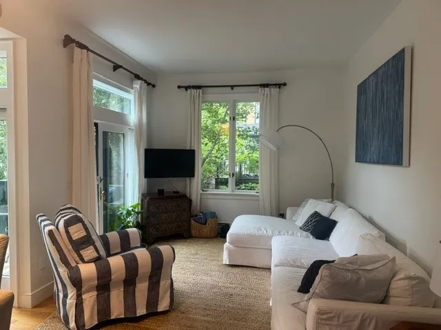 $3,300 | 158 Narragansett Avenue, Unit 1C, Newport, RI 02840