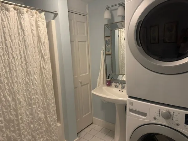 $3,300 | 158 Narragansett Avenue, Unit 1C, Newport, RI 02840