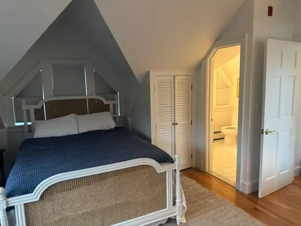 $3,300 | 158 Narragansett Avenue, Unit 1C, Newport, RI 02840