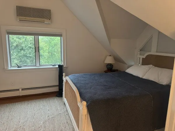 $3,300 | 158 Narragansett Avenue, Unit 1C, Newport, RI 02840