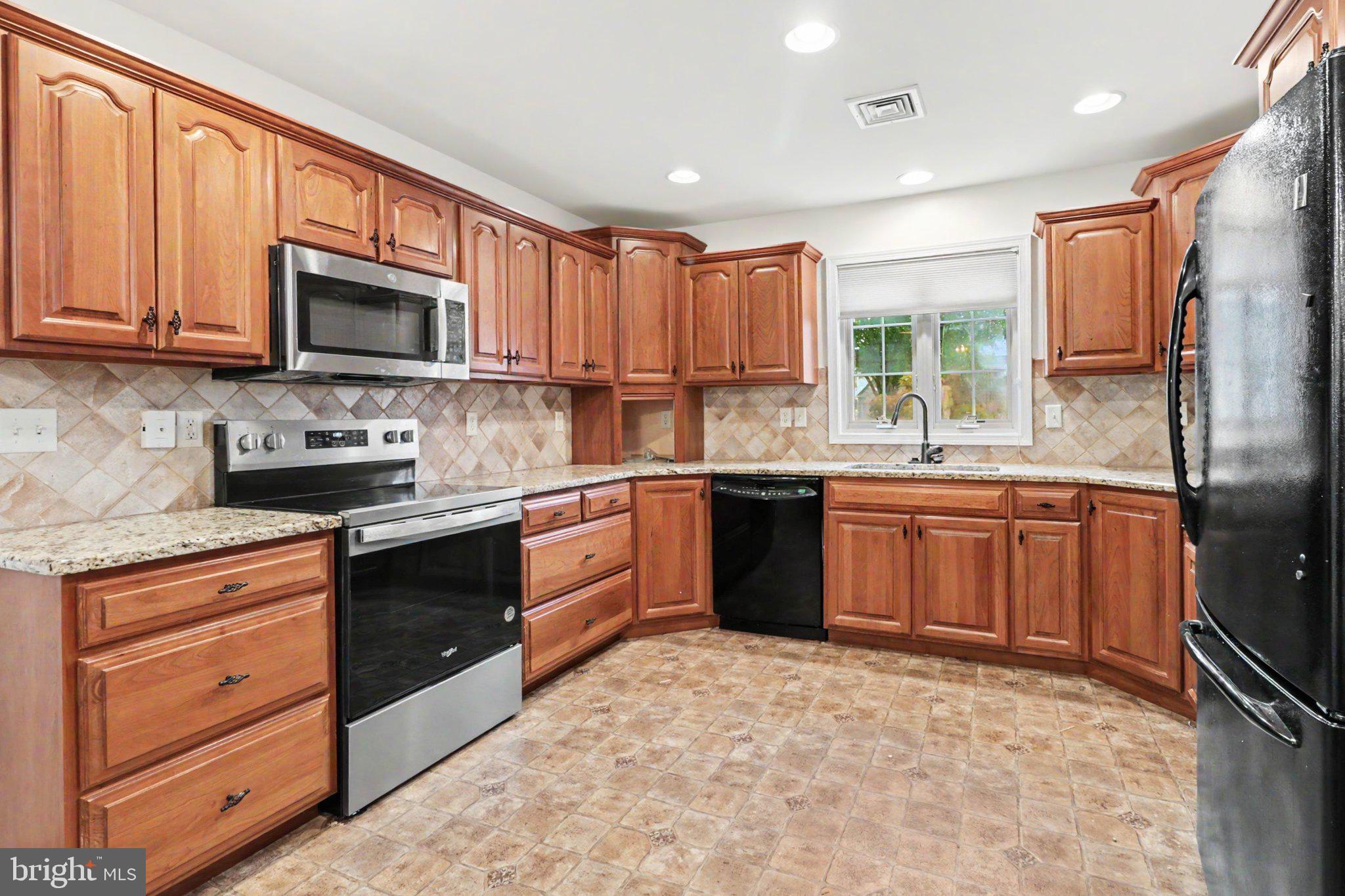 749 Heather Ridge Manheim, PA 17545 - Photo 8 of 36 Kitchen