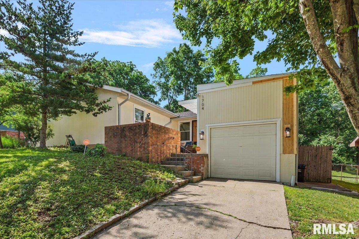 1704 West Jackson Street Springfield, IL 62704 - Photo 1 of 42
