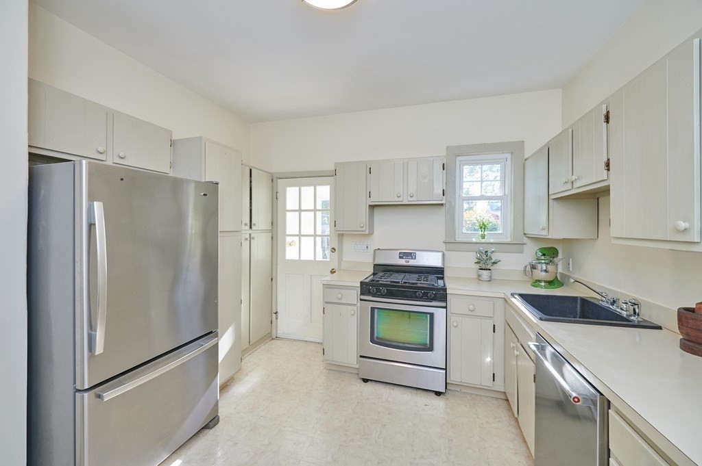 26 Marion Road, Unit 1 Watertown, MA 02472 - Photo 5 of 17 Gallery Image 5