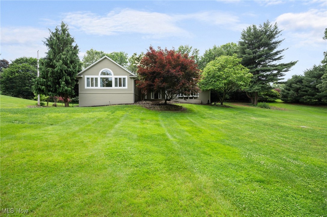2711 Glenmont Road Northwest Canton, OH 44708 - Photo 2 of 42 View of grassy yard