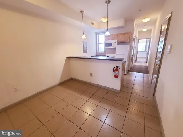 $1,000 | 1607 West Oxford Street, Unit 3, Philadelphia, PA 19121