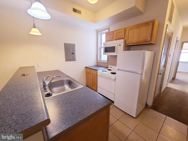 $1,000 | 1607 West Oxford Street, Unit 3, Philadelphia, PA 19121