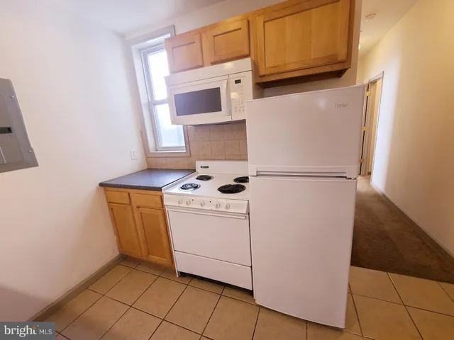 $1,000 | 1607 West Oxford Street, Unit 3, Philadelphia, PA 19121