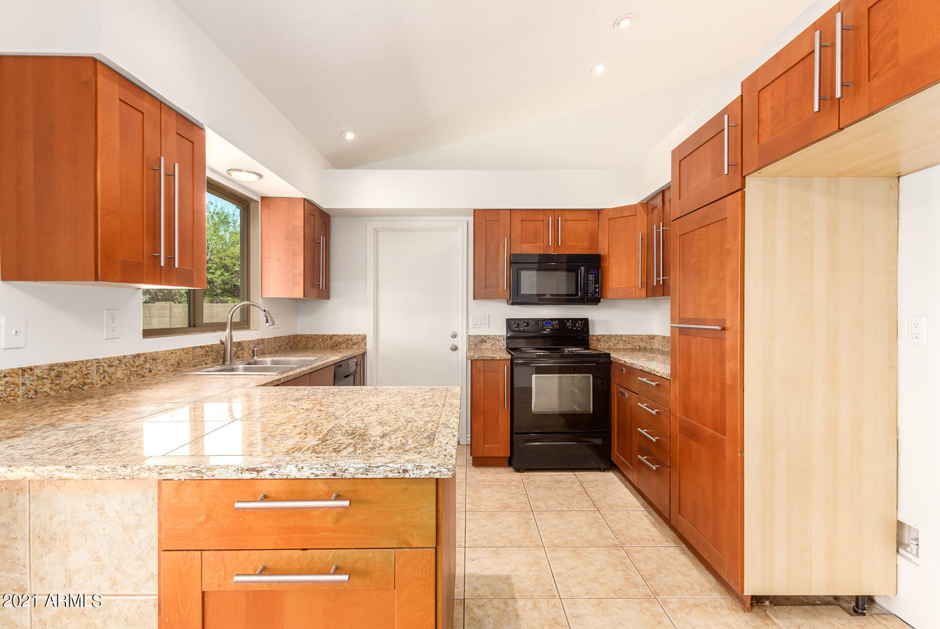 1133 East Utopia Road Phoenix, AZ 85024 - Photo 2 of 18 photo_02