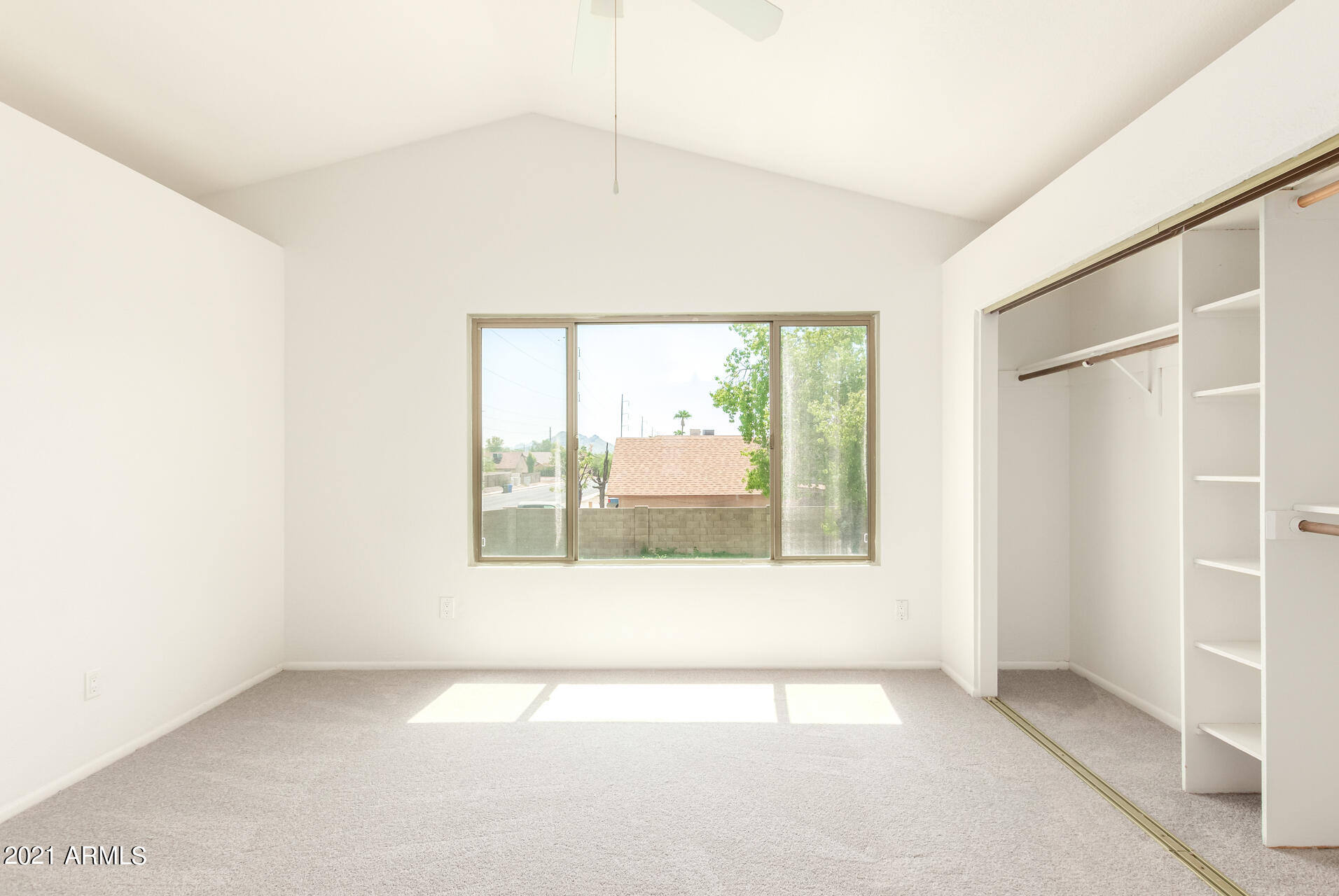 1133 East Utopia Road Phoenix, AZ 85024 - Photo 4 of 18 photo_04