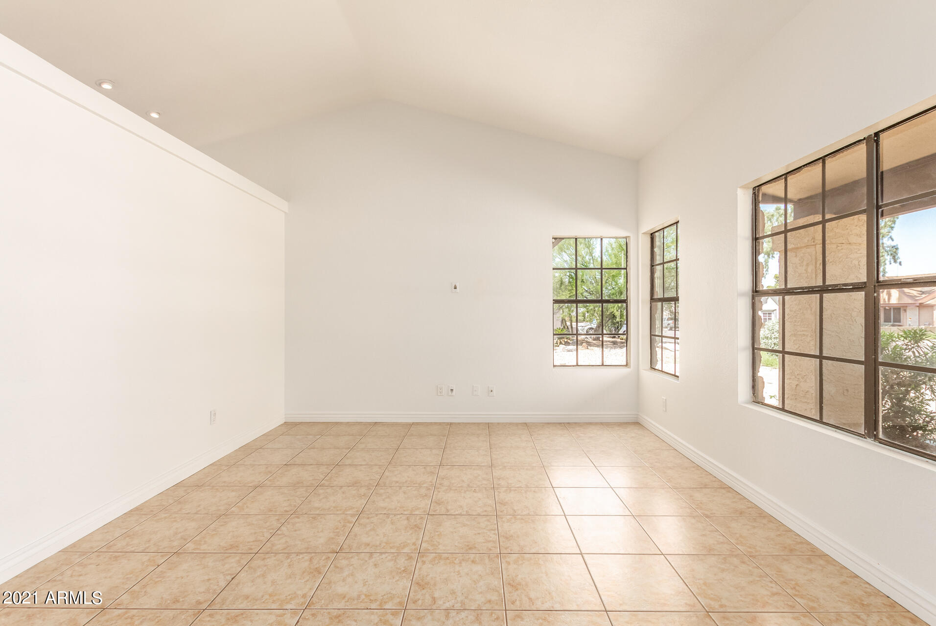 1133 East Utopia Road Phoenix, AZ 85024 - Photo 7 of 18 photo_07