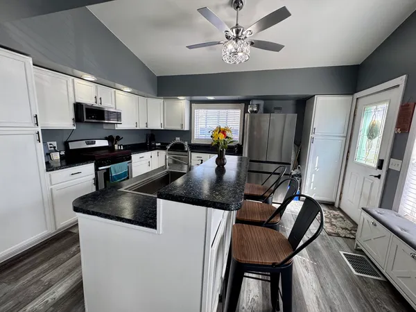 $180,000 | 304 South Church Street, Sheffield, IL 61361