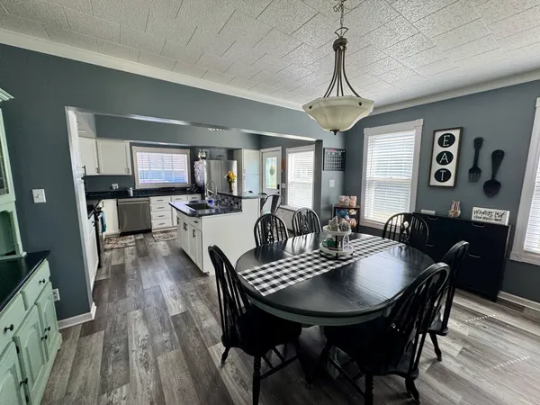 $180,000 | 304 South Church Street, Sheffield, IL 61361