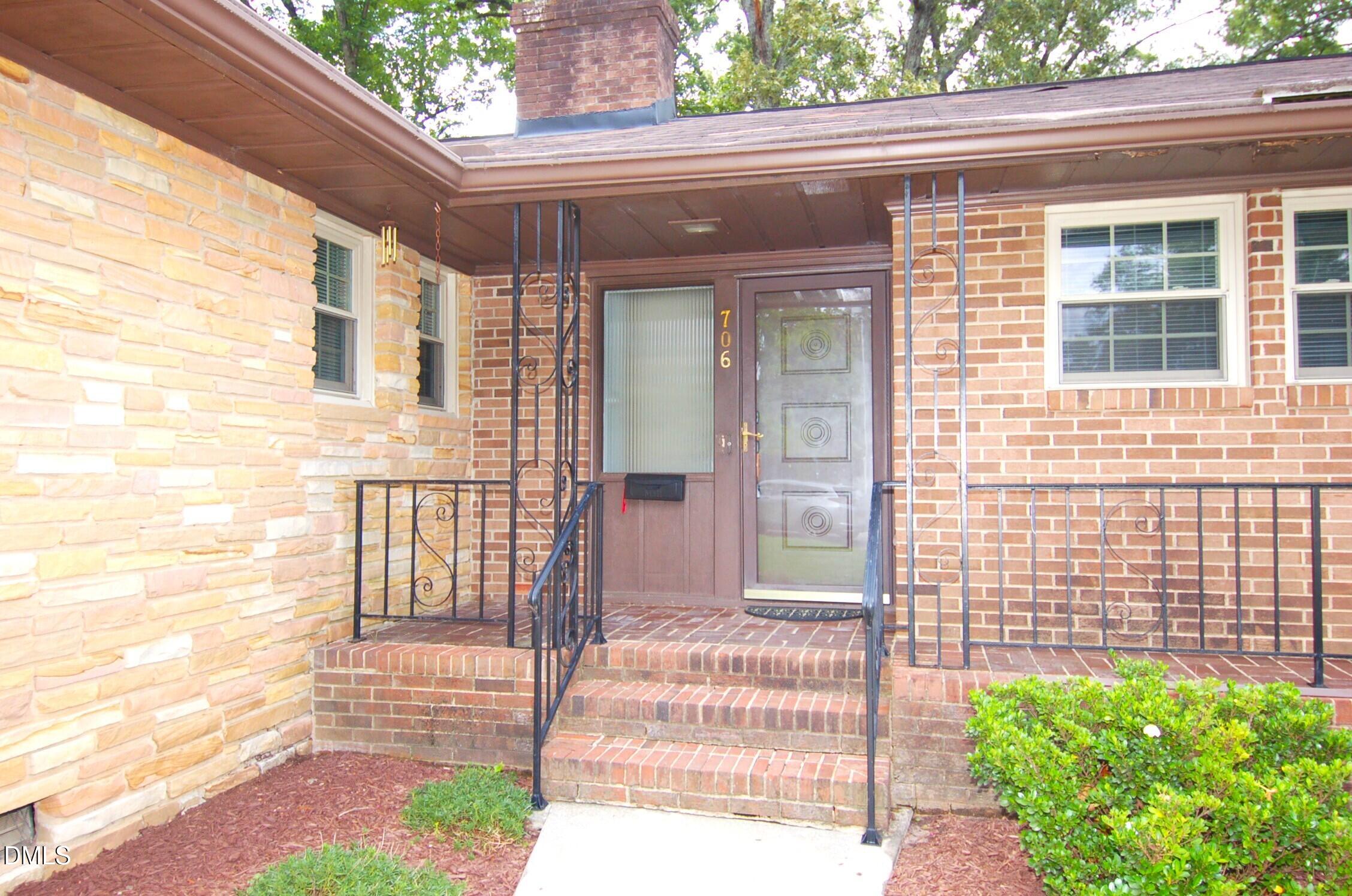 706 Smedes Place Raleigh, NC 27605 - Photo 2 of 27 Front Porch