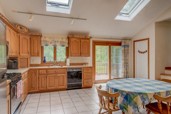 34 Charles Street Georgetown, MA 01833 - Photo 4 of 29 Gallery Image 4