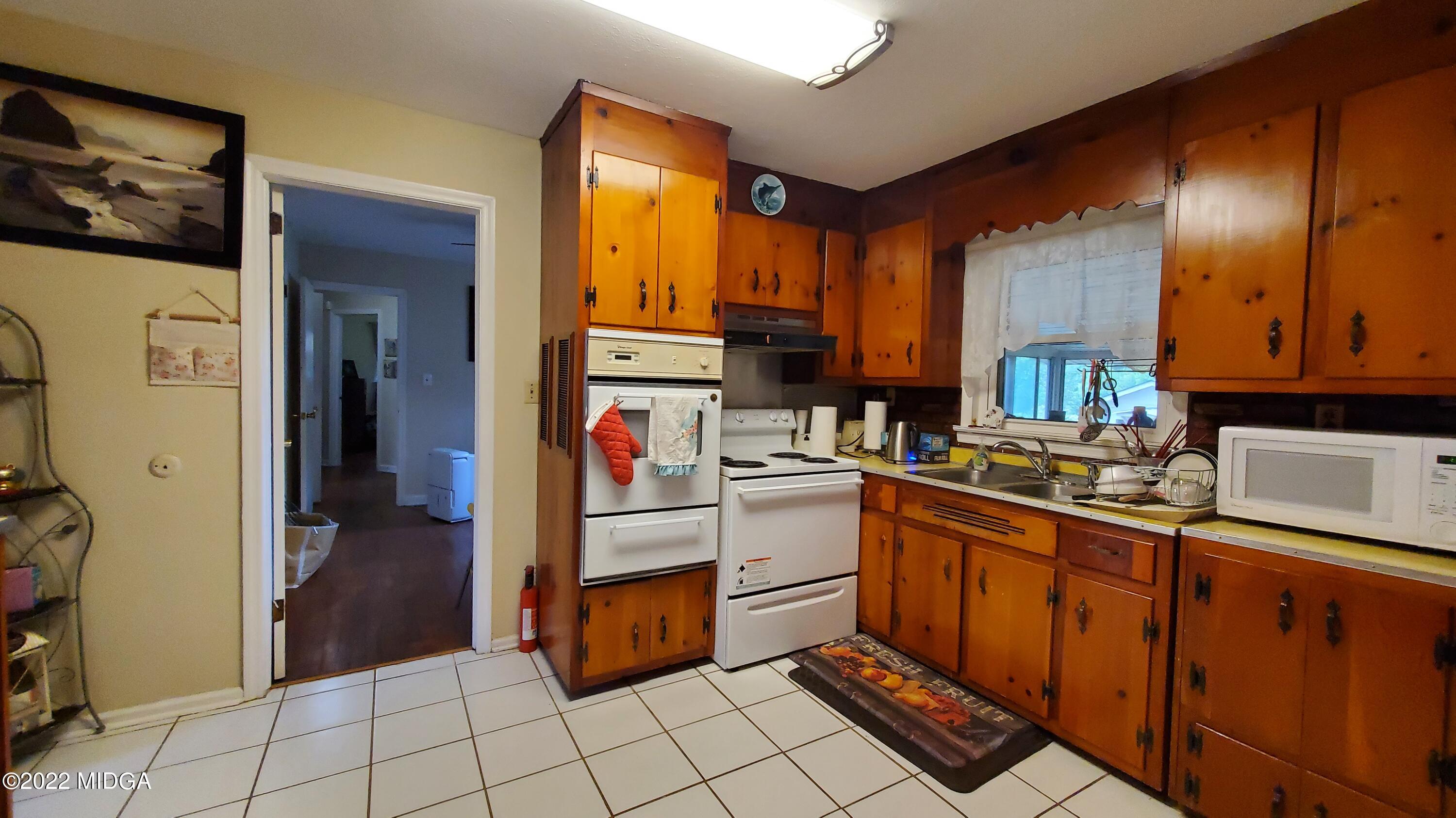 4061 Irwinton Road Macon, GA 31217 - Photo 13 of 46 20220826_141243