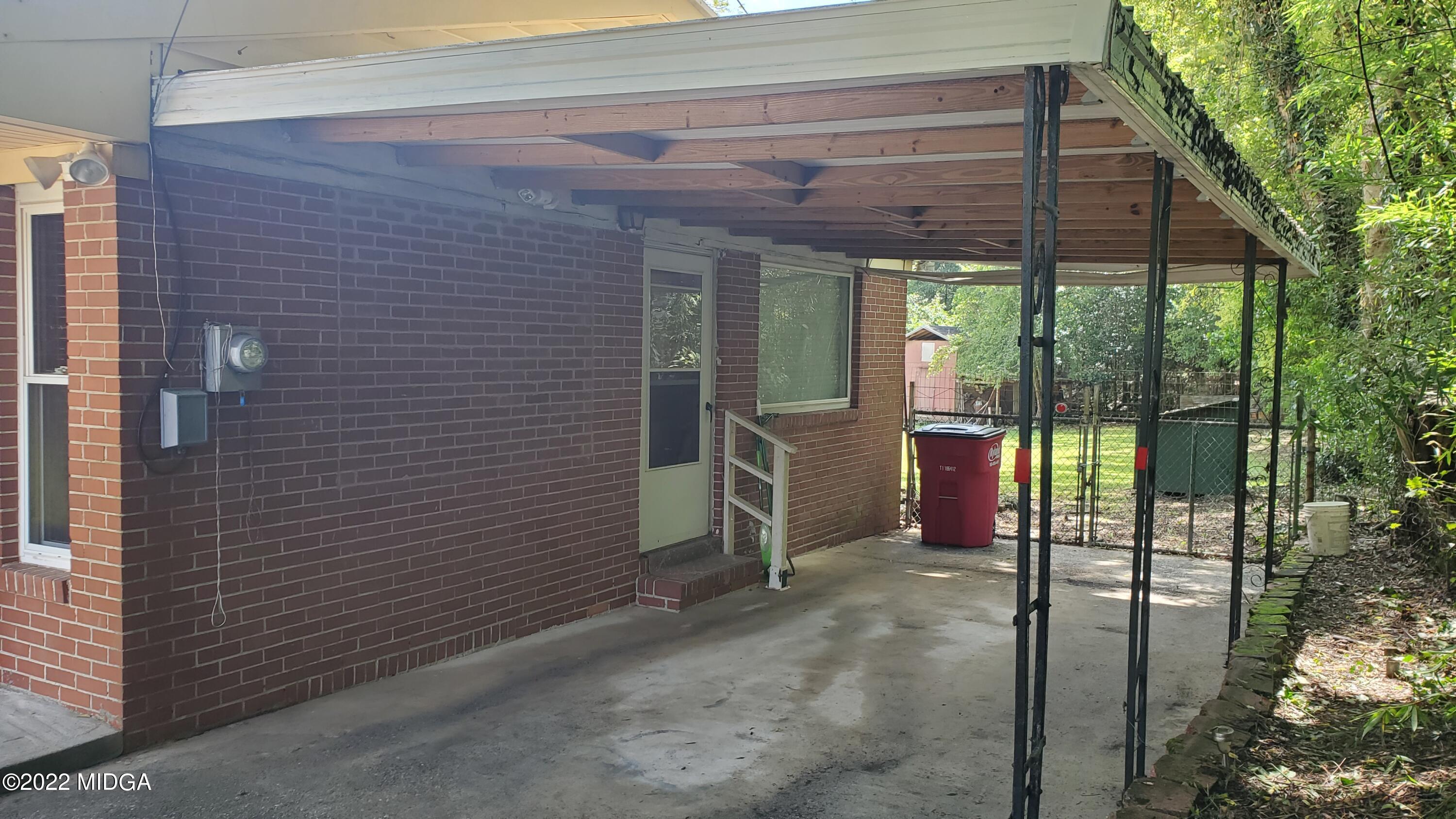 4061 Irwinton Road Macon, GA 31217 - Photo 5 of 46 20220826_124148