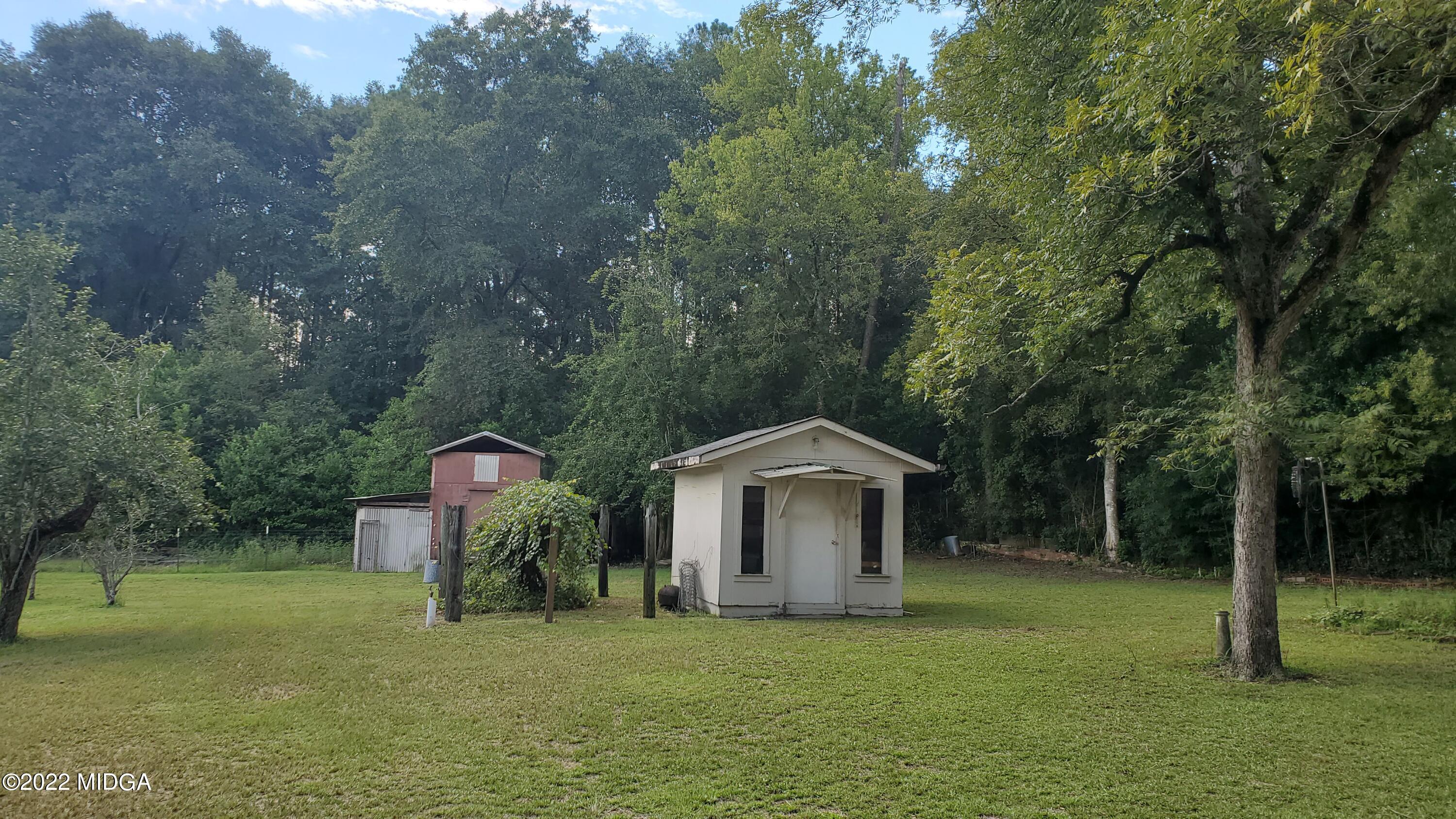 4061 Irwinton Road Macon, GA 31217 - Photo 7 of 46 20220826_123759