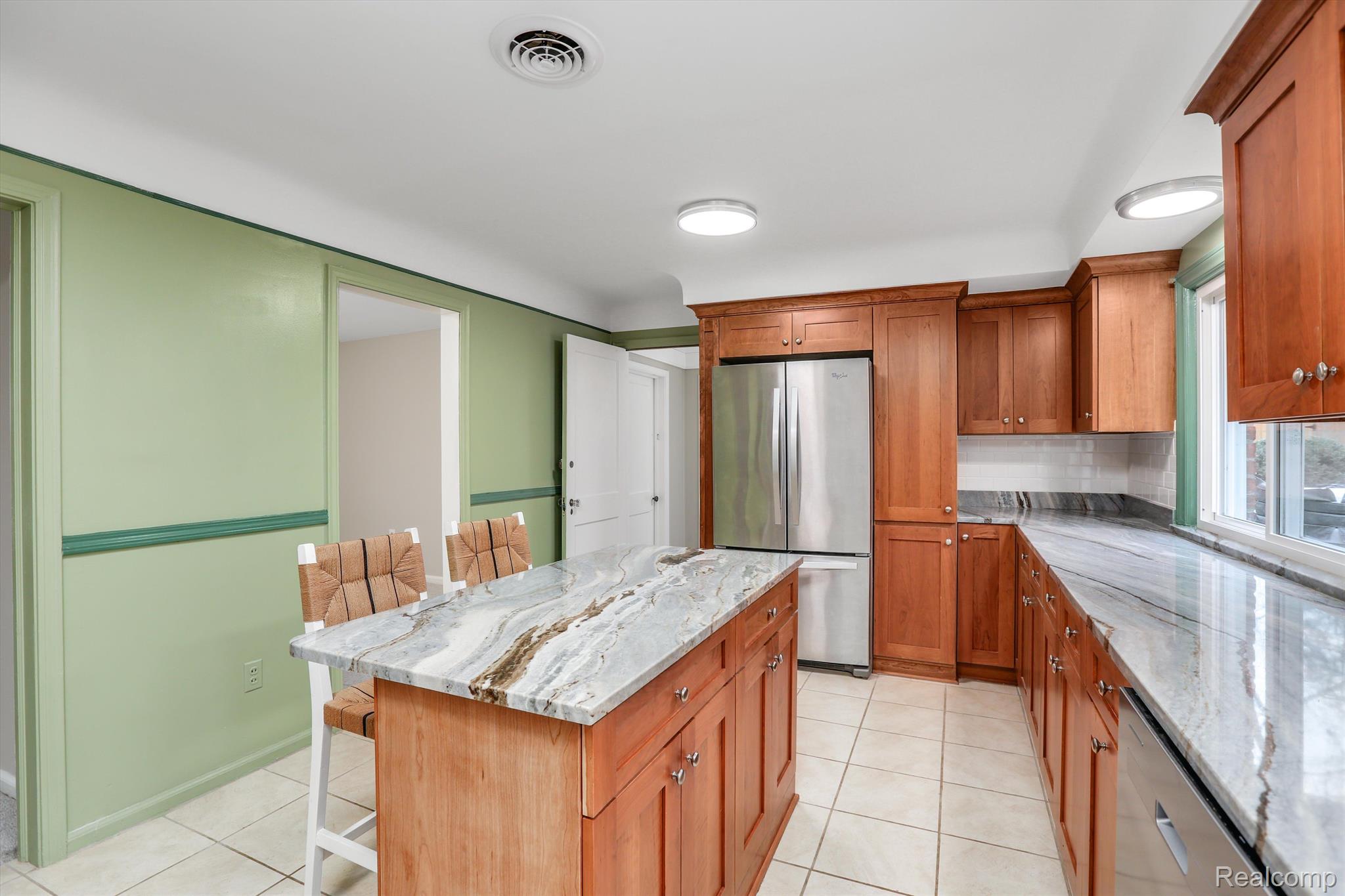 867 Peach Tree Lane Rochester, MI 48306 - Photo 11 of 48