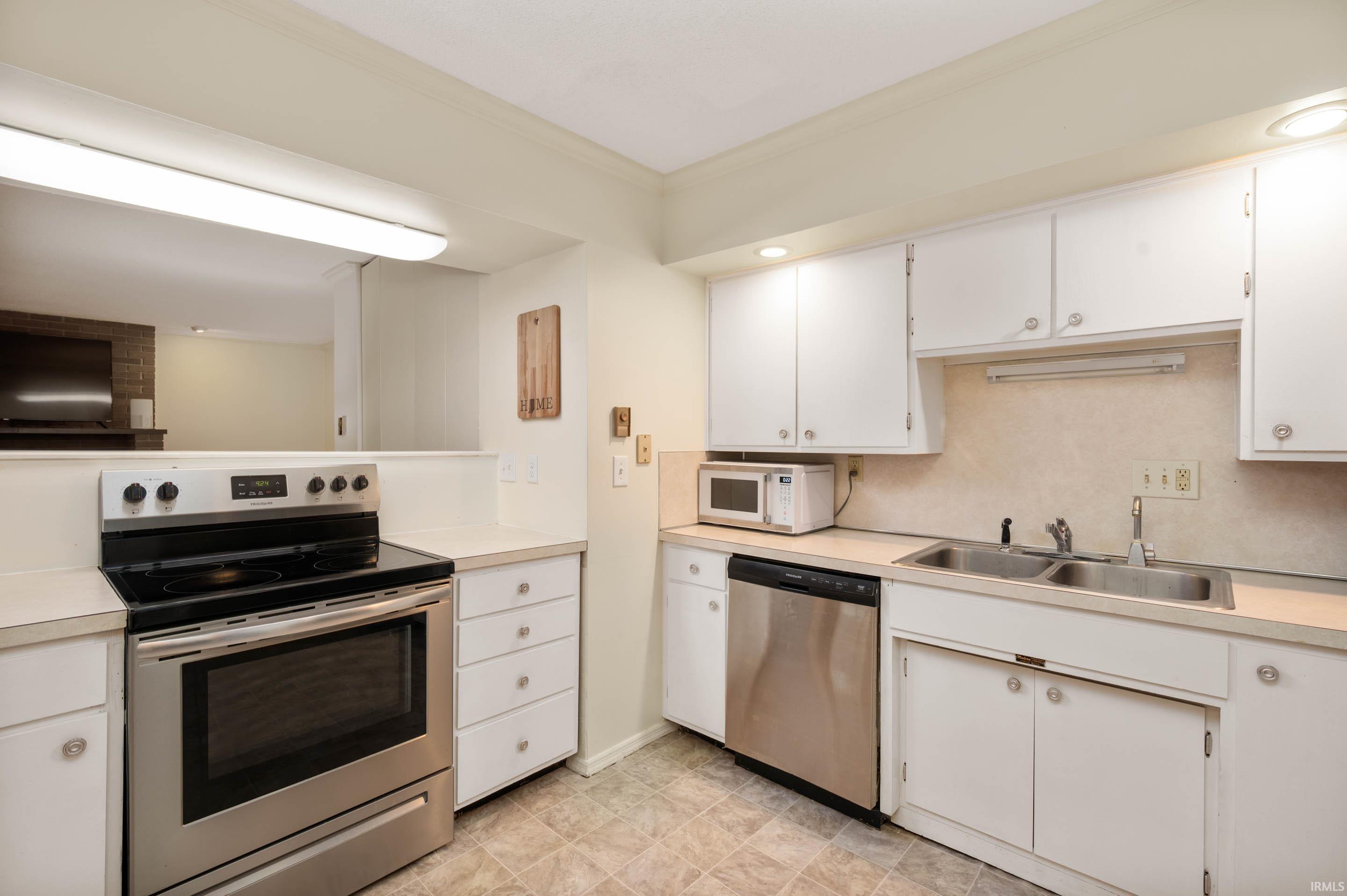 408 South Harvey Road Muncie, IN 47304 - Photo 3 of 19