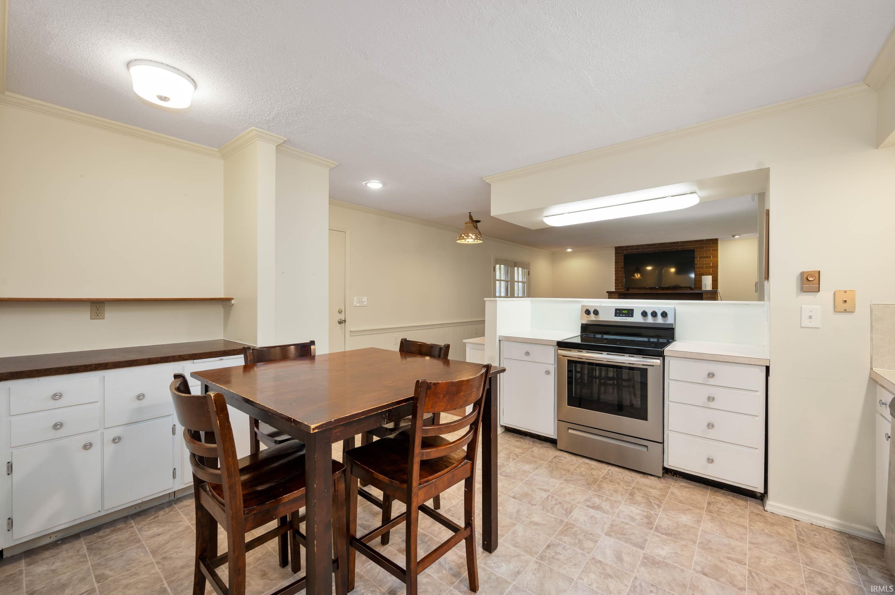 408 South Harvey Road Muncie, IN 47304 - Photo 4 of 19