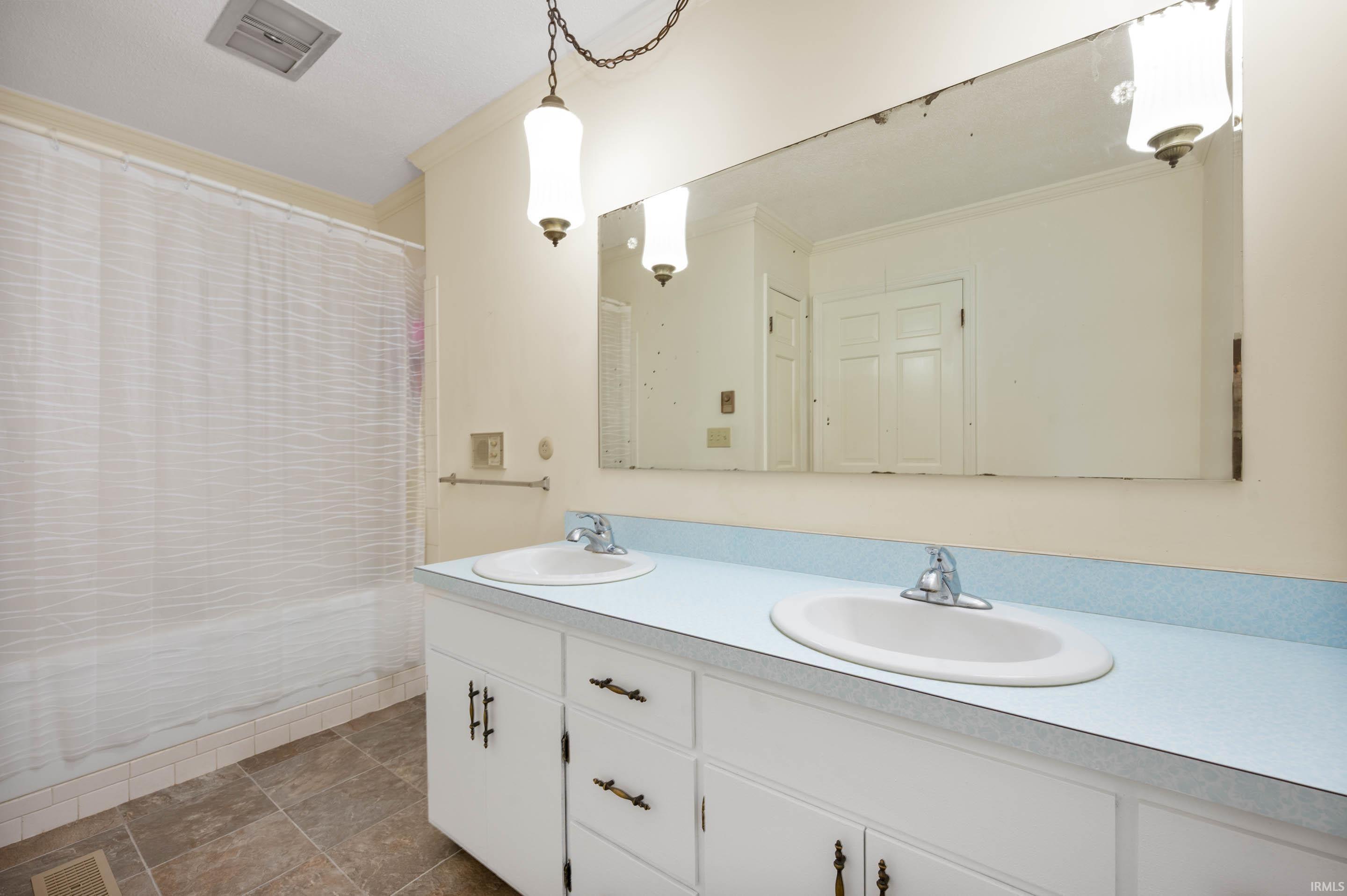 408 South Harvey Road Muncie, IN 47304 - Photo 8 of 19