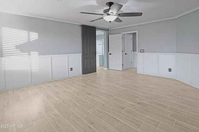a view of empty room with ceiling fan