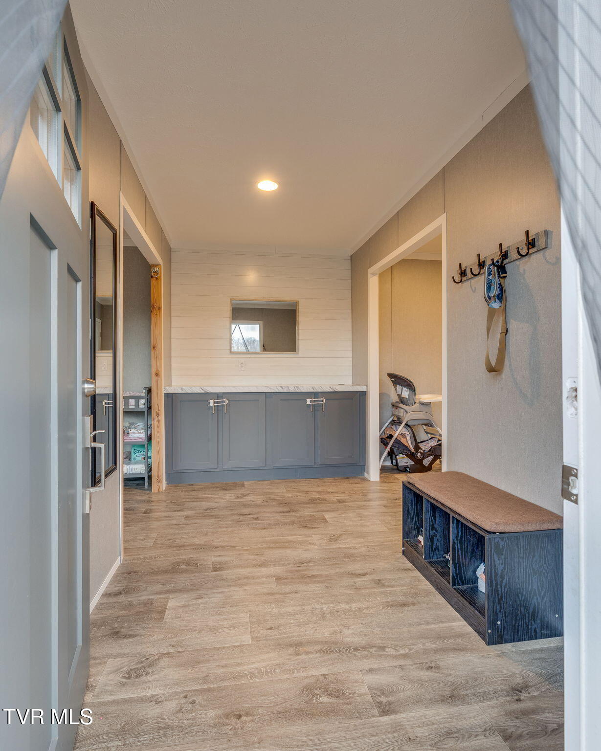 593 Summerville Road Kingsport, TN 37663 - Photo 4 of 30 004